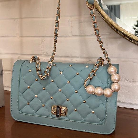 Badgley Mischka Handbags - Badgley Mischka quilted blue bag with faux pearls